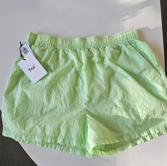 NWT Aritzia TNA Claremont shorts - Picture 2 of 3